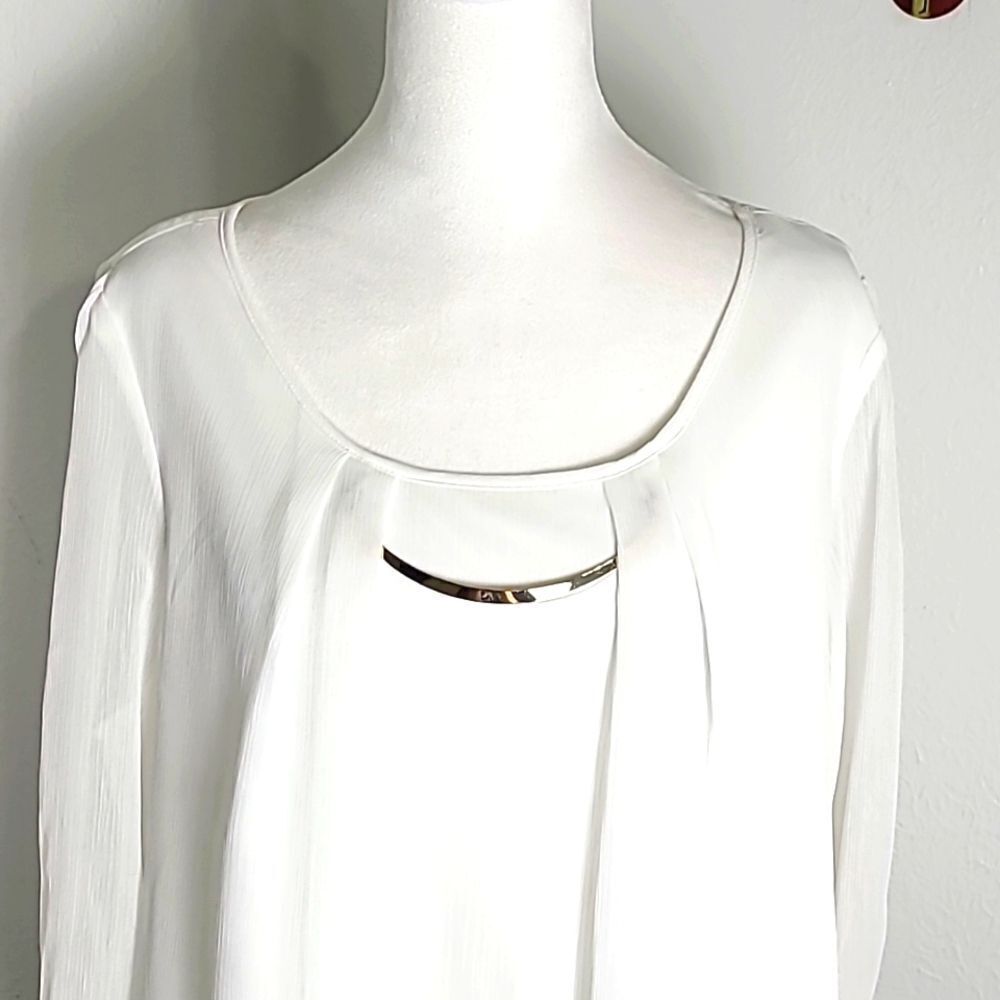 Roz & Ali White Blouse with Chiffon Overlay & Gold Bar Accent, Size 1X - Picture 3 of 9